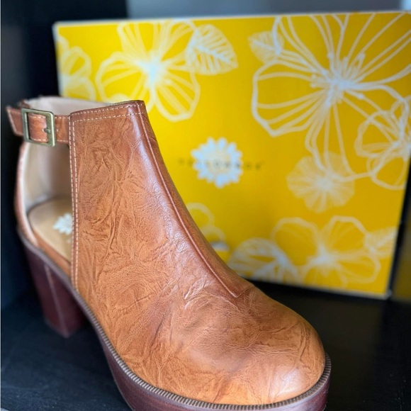 Yellow Box Linea Women's Tan Ankle Boots - Picture 2 of 6